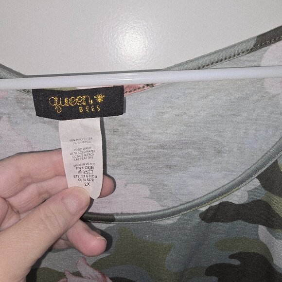 Queen Bees Tank Top - Picture 5 of 6